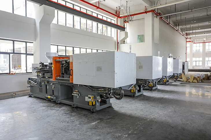 304.2021 年 7 月 26 日竣工验收顺利通过后，设备立即迁入并已分阶段投入试生产.jpg